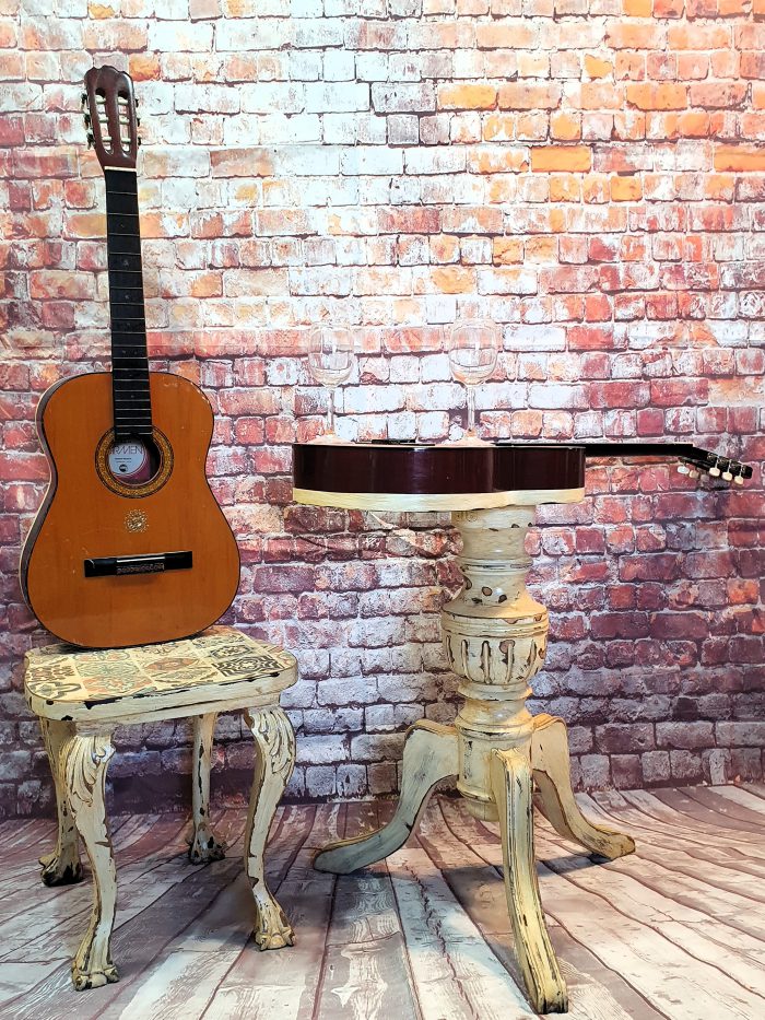 Conjunto de mesa y silla antiguo decorado tablao flamenco - Imagen 5