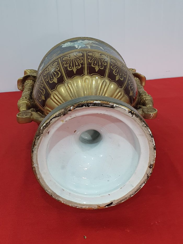 Antiguo jarrón estilo imperial en porcelana de Manises con sello Mestre - Imagen 2