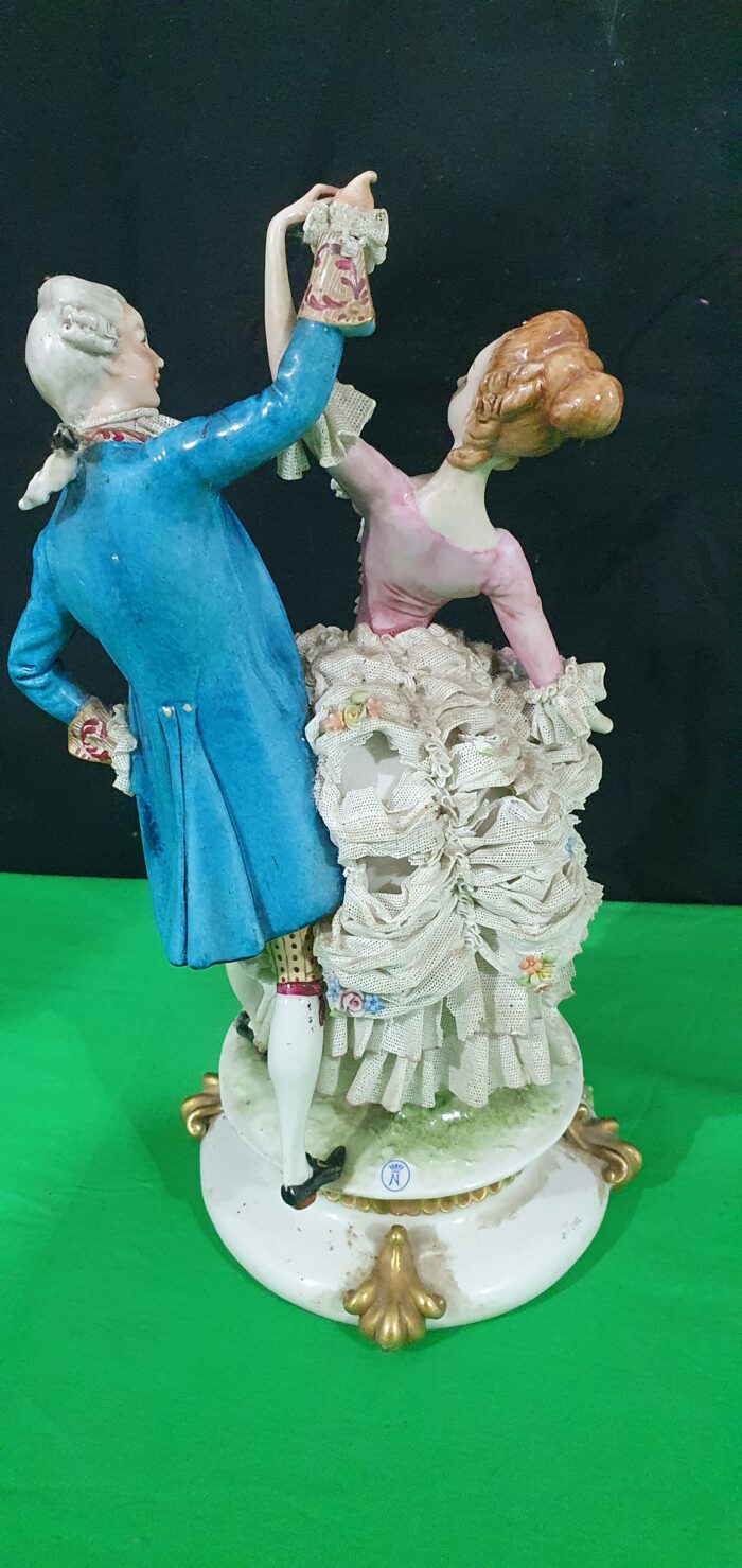 Figura de porcelana con sello - Imagen 3