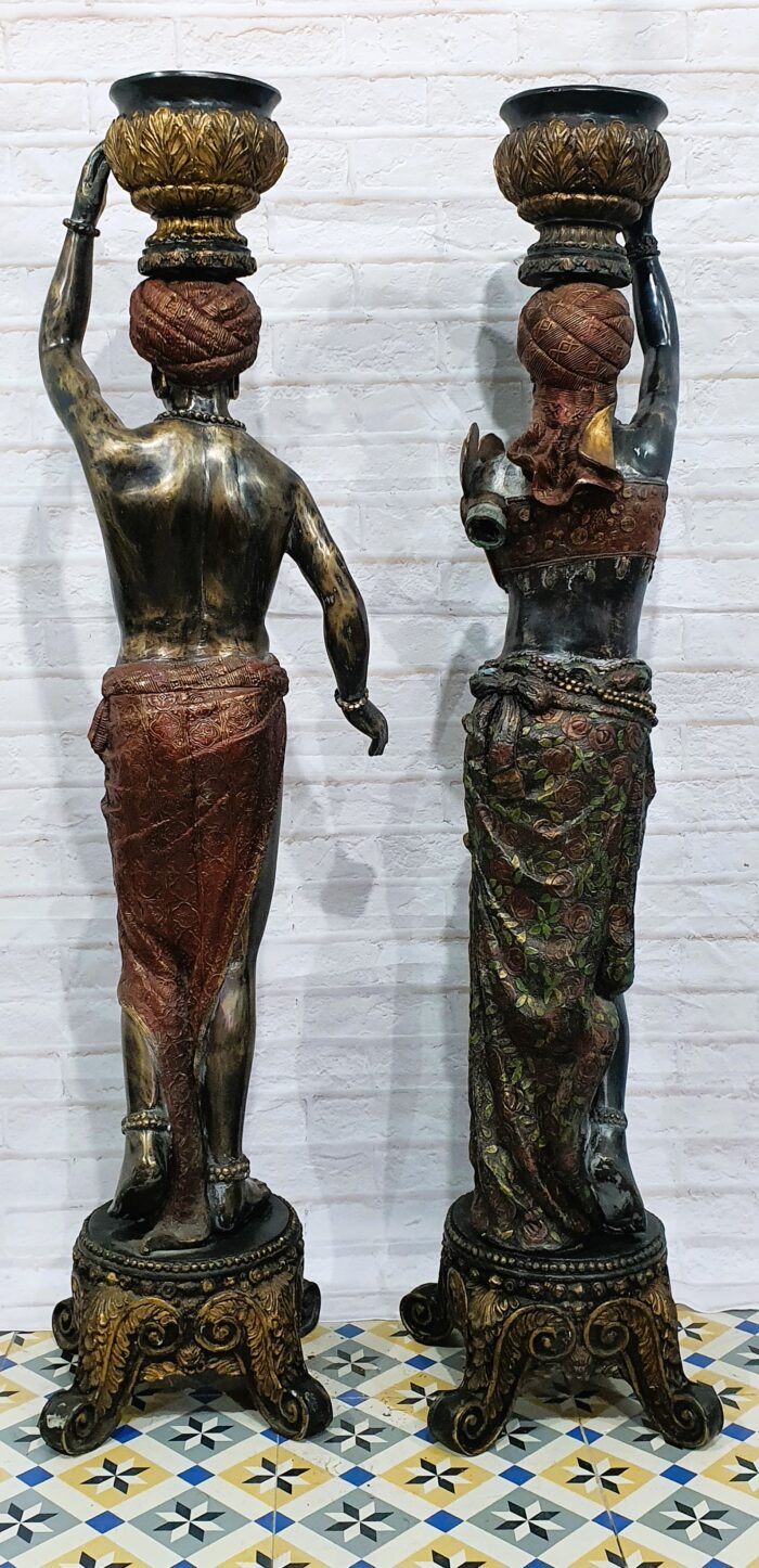 Pareja de venecianos en bronce - Imagen 7