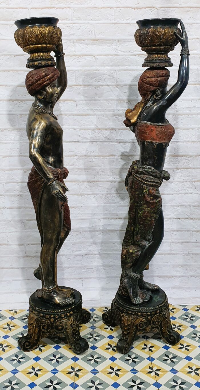 Pareja de venecianos en bronce - Imagen 2