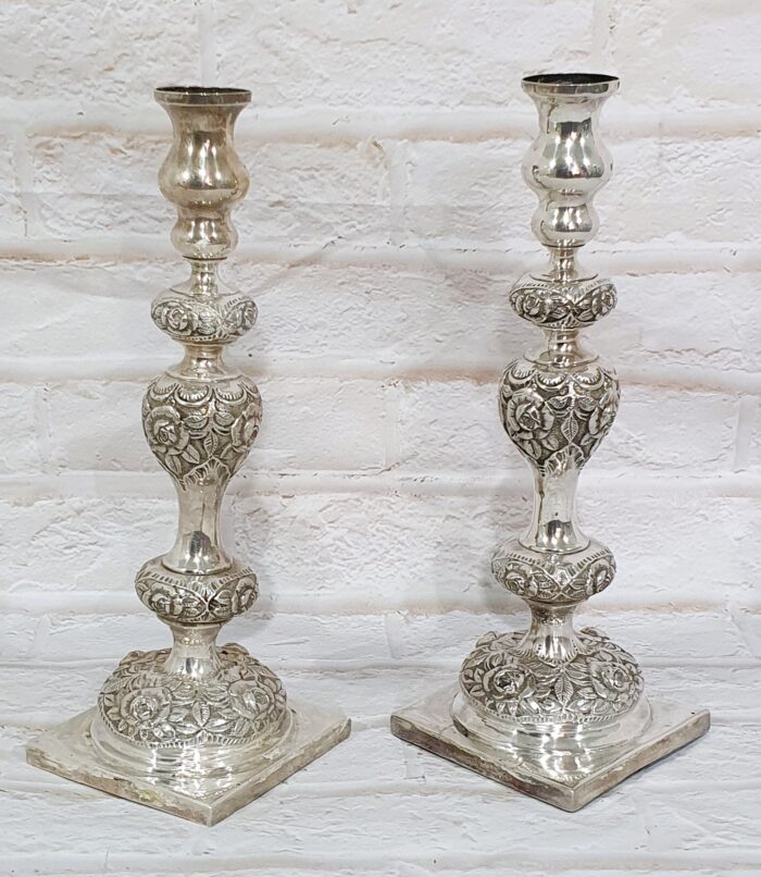 Pareja de candelabros de plata