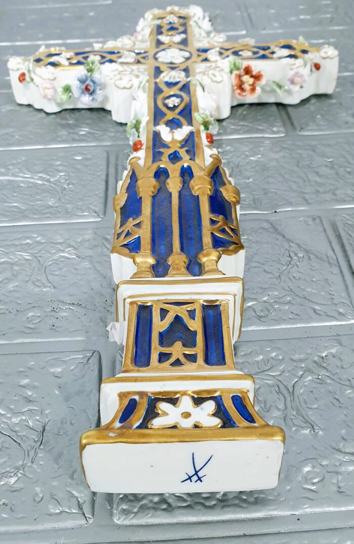 Cruz en porcelana Meissen. - Imagen 4