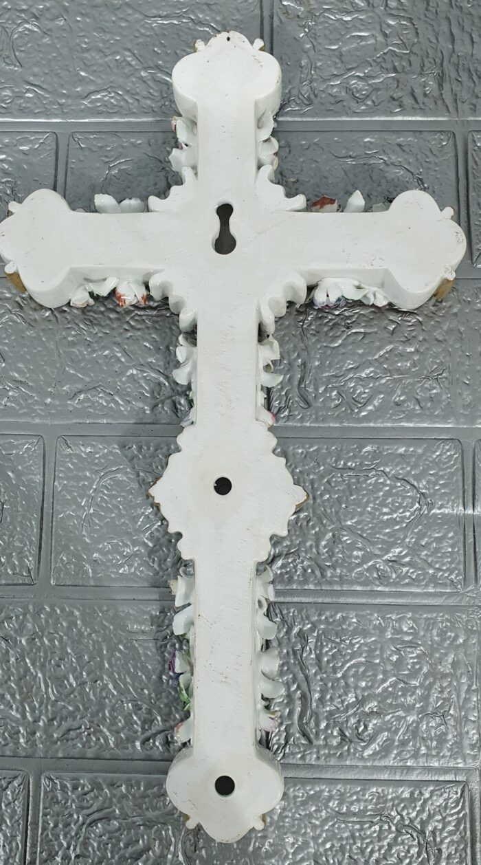 Cruz en porcelana Meissen. - Imagen 2