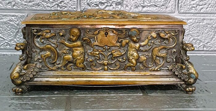 Antiguo cofre joyero en bronce relieve Don Quijote - Imagen 7