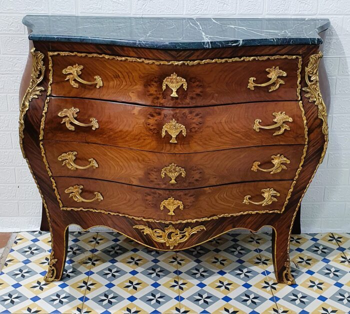 Cómoda cajonera estilo Luis XV - Imagen 4