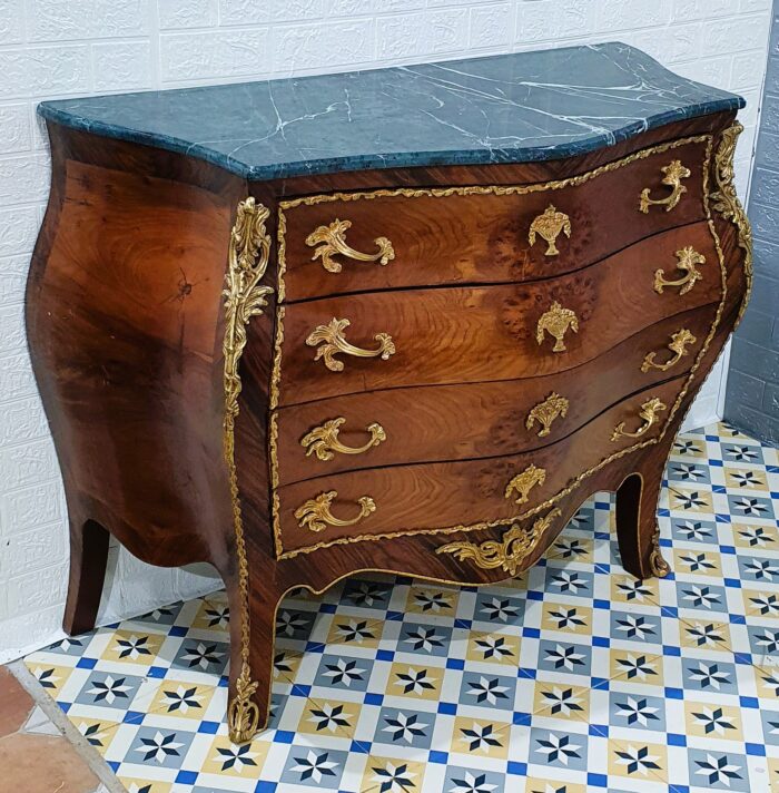 Cómoda cajonera estilo Luis XV