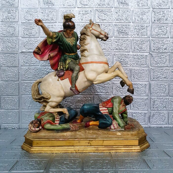 Escultura de San Jorge en pasta de madera