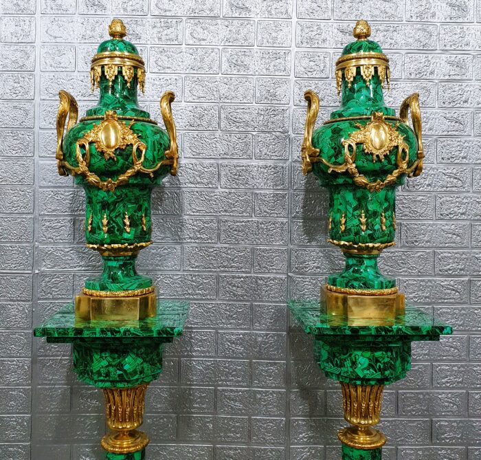 Pareja de columnas mármol y bronce con jarrones - Imagen 7