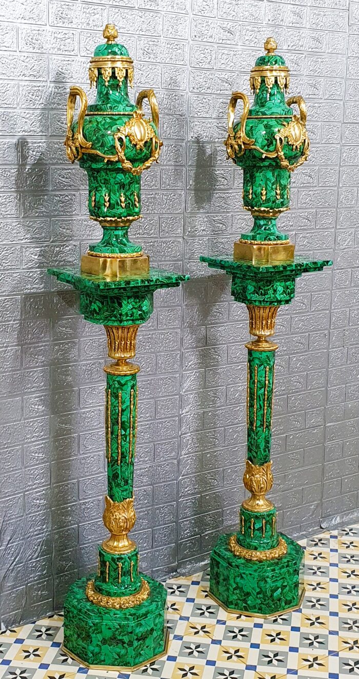 Pareja de columnas mármol y bronce con jarrones - Imagen 6