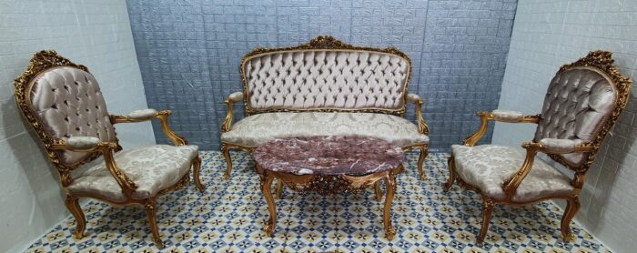 Conjunto sofá con dos sillones y mesa auxiliar estilo Luis XV - Imagen 11