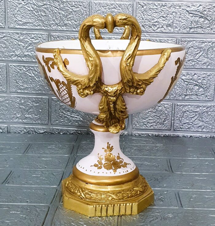 Conjunto jarrones y centro de mesa porcelana y bronce - Imagen 8