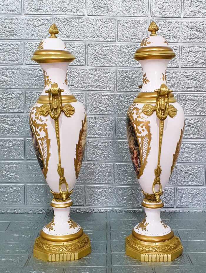 Conjunto jarrones y centro de mesa porcelana y bronce - Imagen 3
