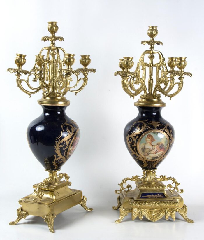CONJUNTO GUARNICION EN PORCELANA Y BRONCE. - Imagen 4