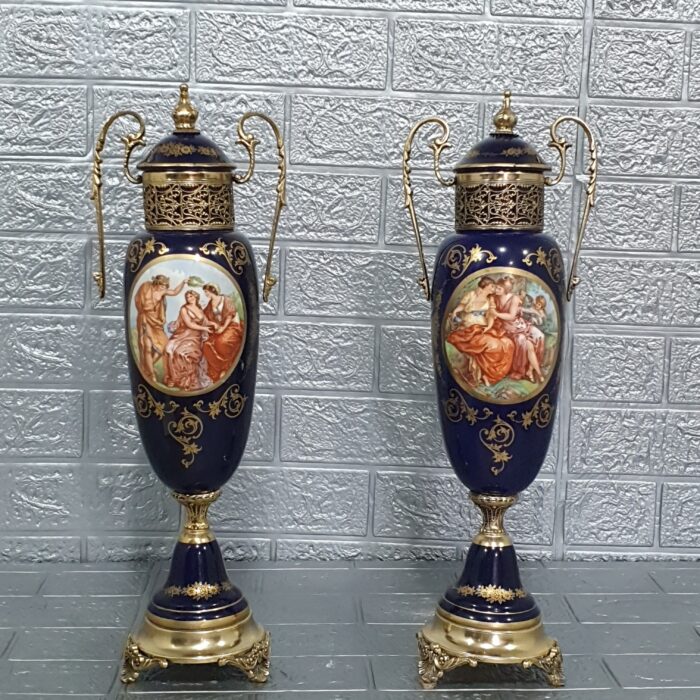 Pareja de jarrones de porcelana