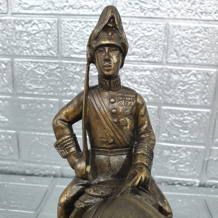 Figura de bronce sobre peana - Imagen 4